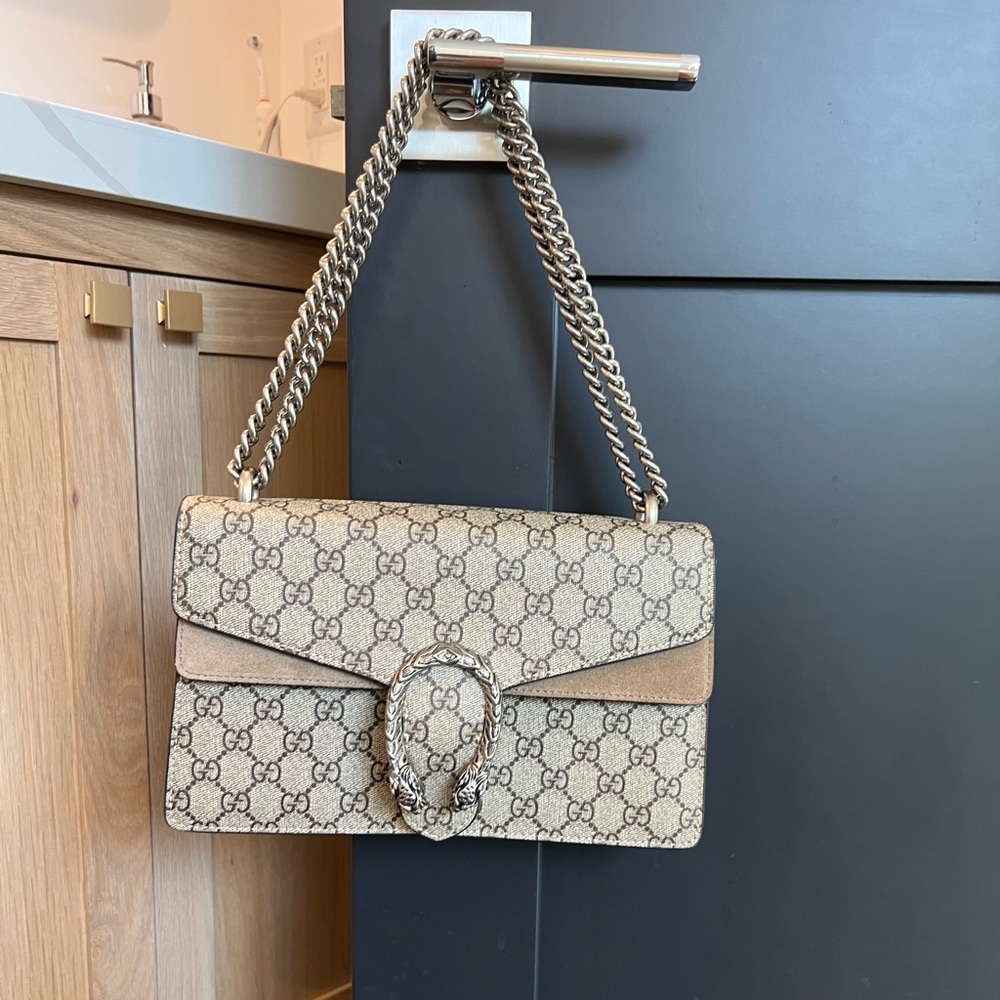 Small shoulder bag. Only used once. Condition like new.